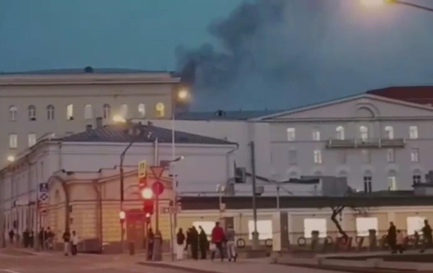 У Москві спалахнула будівля міноборони Росії