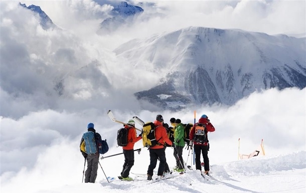 В Альпах лавина накрыла группу лыжников