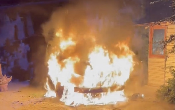 В Ужгороді спалили автомобіль секретаря міськради