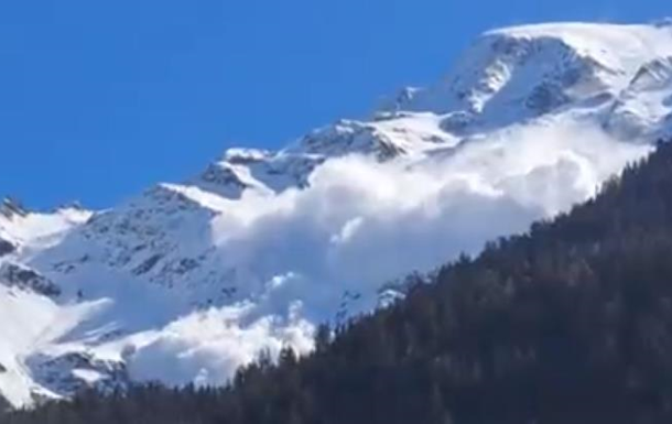 Жертвами лавини в Альпах стали шестеро людей