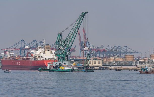 Пакистан відправить в Україну 230 контейнерів із військовим спорядженням - ЗМІ