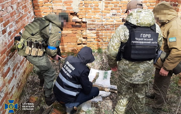 На Чернігівщині знайдено дві схованки зі зброєю РФ