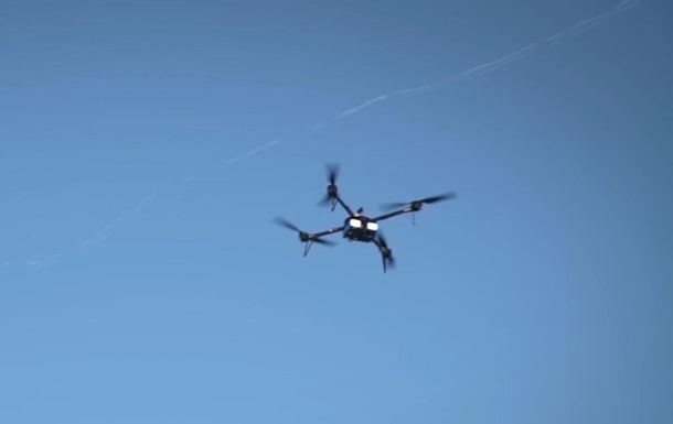 Россияне сбросили с дрона взрывчатку на полицейских в Херсонской области