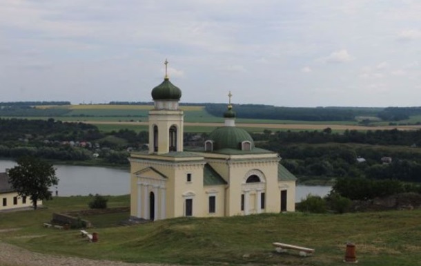 УПЦ МП передала ключи от церкви в Хотине заповеднику