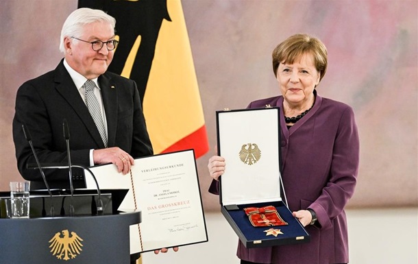 Меркель отримала найвищу державну нагороду ФРН