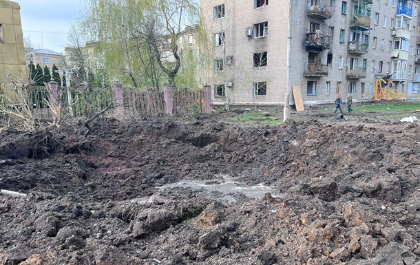 Армія РФ атакувала Слов янськ ракетами та БПЛА