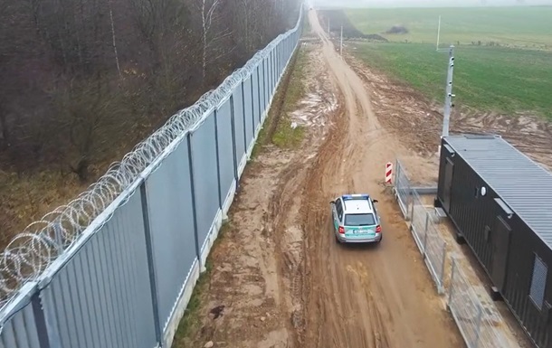 Польща зводить електронний бар єр на кордоні з РФ
