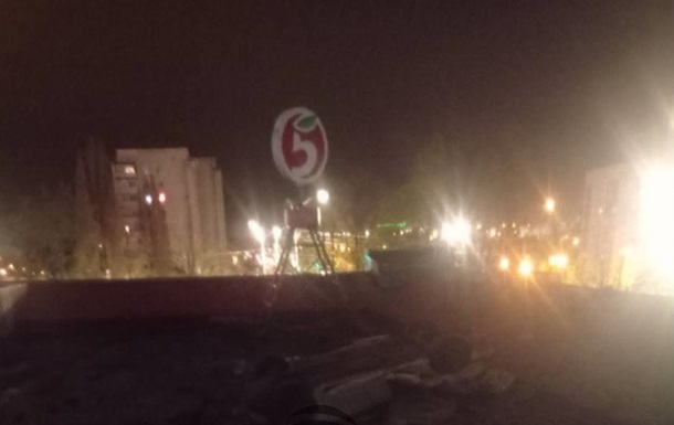 В Белгороде авто из-за взрыва забросило на крышу магазина - соцсети