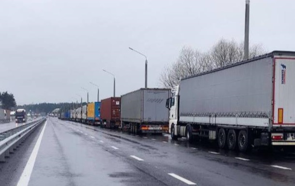 Україна відновила аграрний транзит через Польщу