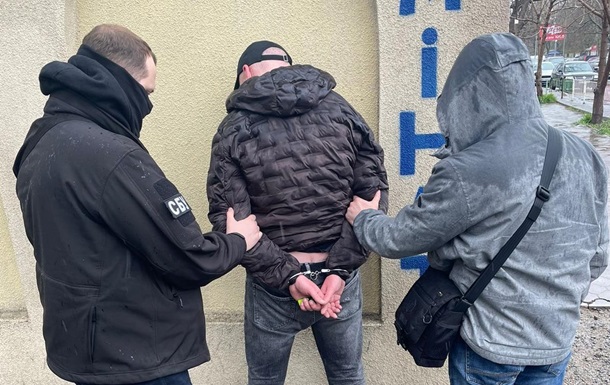 Вимагав $9000 у матері призовника: в Одесі затримали псевдовійськового