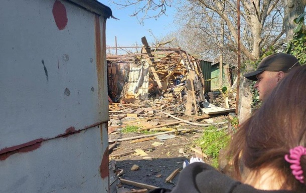 У Чорноморську вибух зруйнував гараж, є постраждалий