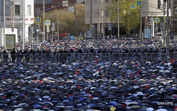 На Ураза-байрам в Москве собралось 300 тысяч верующих