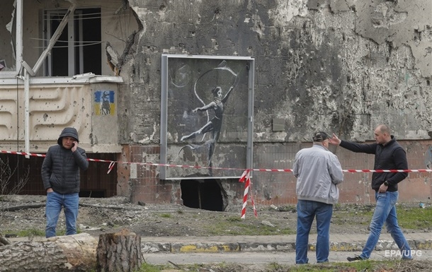 В Ирпене демонтируют дом с граффити Бэнкси
