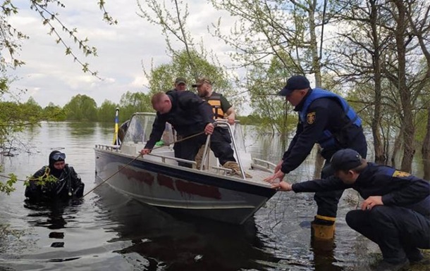 На Чернігівщині перевернувся човен з п ятьма людьми
