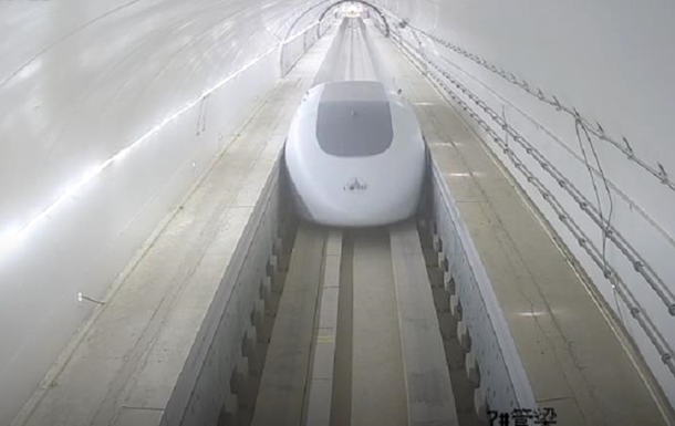 У Китаї випробували потяг на магнітній підвісці зі швидкістю до тисячі км/г