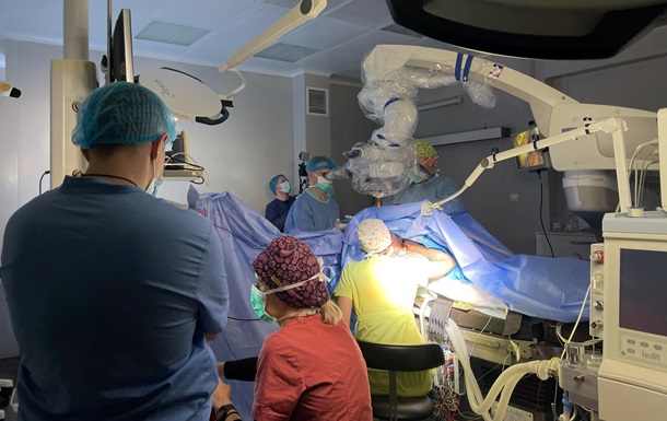 Львівські лікарі провели унікальну операцію на мозку з пробудженням