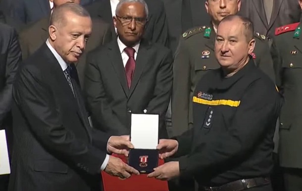 Ердоган нагородив медаллю рятувальників України