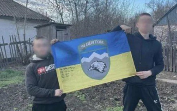 В Мариуполе будут судить подростков за украинское знамя - соцсети