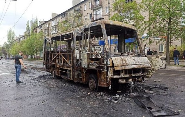 В Донецке снаряд попал в автобус: семь погибших