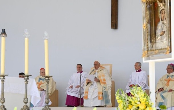 Папа Римський в Угорщині помолився за українців і росіян