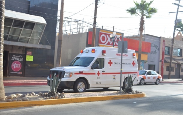У Мексиці автобус зірвався зі скелі, 18 жертв