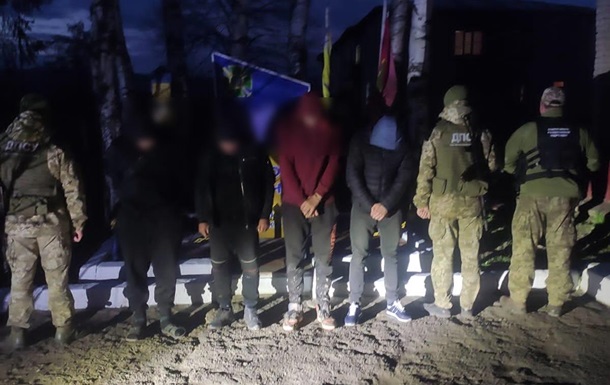 В Чернівецький області прикордонники затримали ухилянтів з провідником