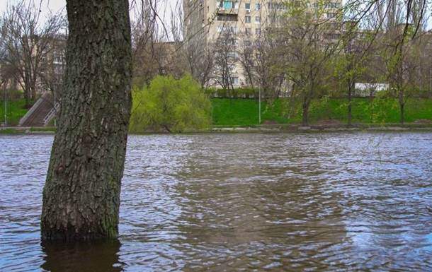 В Киеве немного поднялся уровень воды в Днепре
