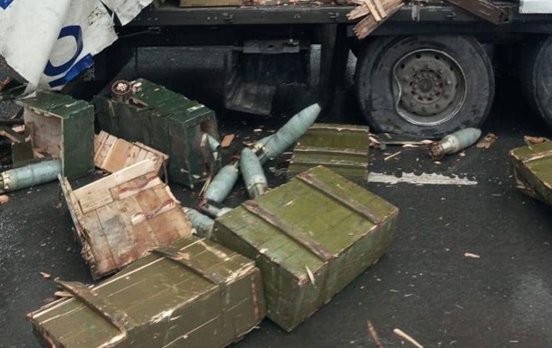 В РФ вантажівка зі снарядами потрапила в ДТП - соцмережі