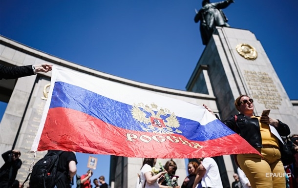 The court allowed Russian flags in Berlin on May 9