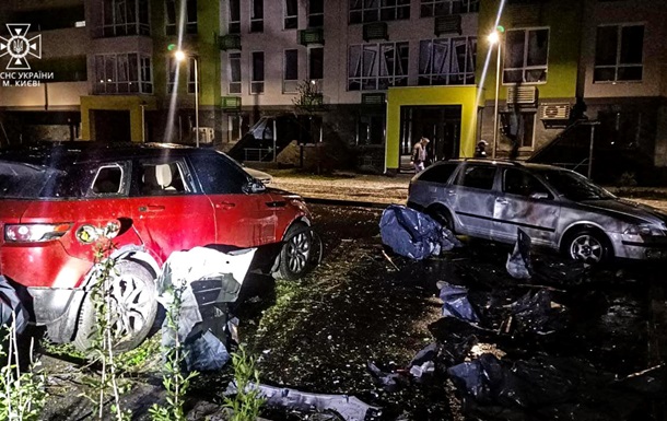 Обломки дронов упали в трех районах Киева