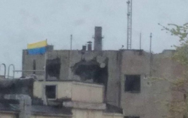 В Мариуполе вывесили флаг Украины