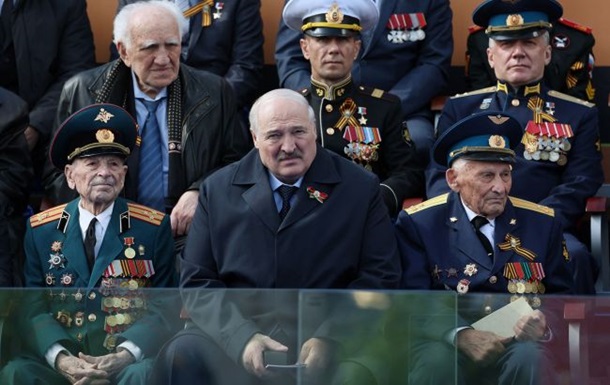 Лукашенко не зостався на обід після параду в Москві - ЗМІ