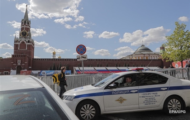 У Москві за одяг у синьо-жовтих тонах затримали двох чоловіків - соцмережі