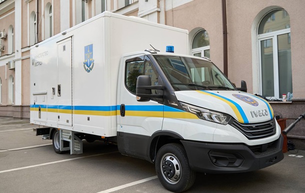 Україна отримала другу мобільну ДНК-лабораторію від Франції
