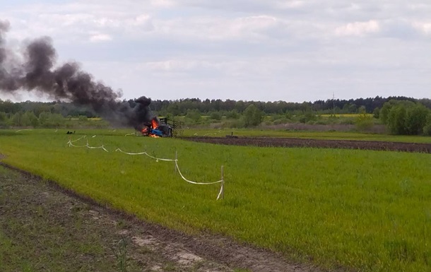 В Николаевской и Ровенской областях трактористы взорвались на минах