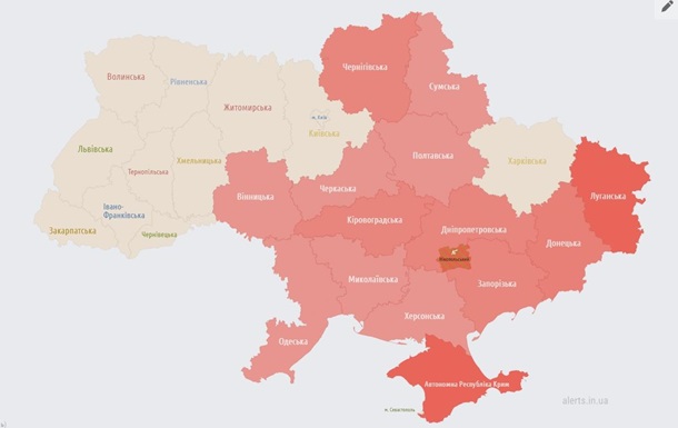 На половині території України – повітряна тривога