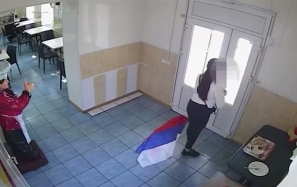 Melitopol to “judge” a girl who tore the flag of the Russian Federation in a cafe – mayor