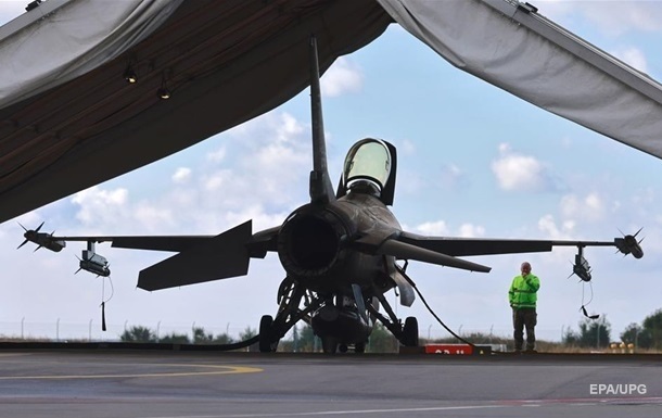 США не дозволяють українським пілотам тренуватися на F-16 у Європі - NYT