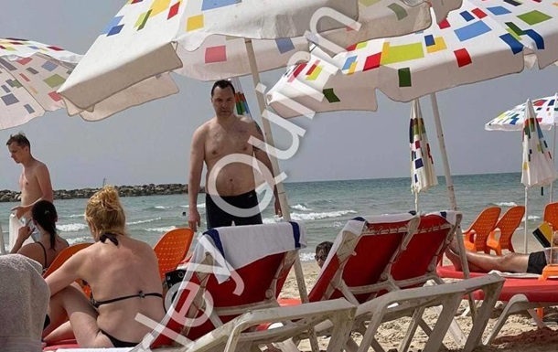Арестович замечен на пляже в Израиле - соцсети