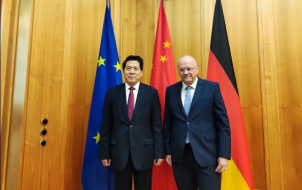 Посланець Китаю обговорив  українську кризу  у ФРН