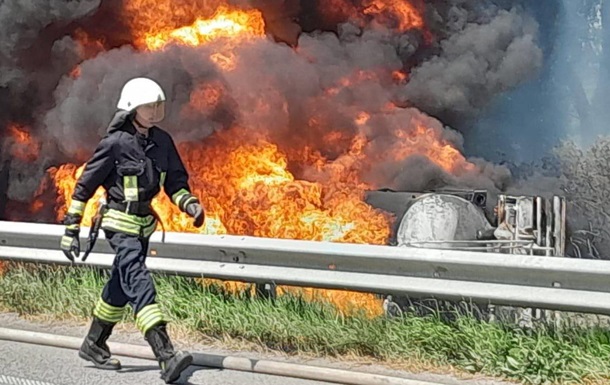 В Киевской области в результате ДТП взорвался бензовоз