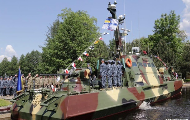 ВМС України отримали новий броньований катер