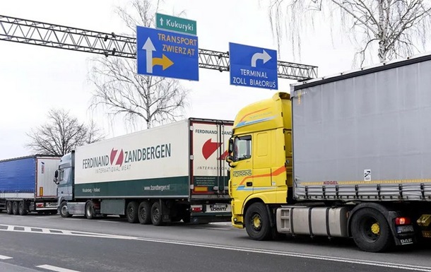 Польша приостанавливает движение грузовиков из РФ и Беларуси