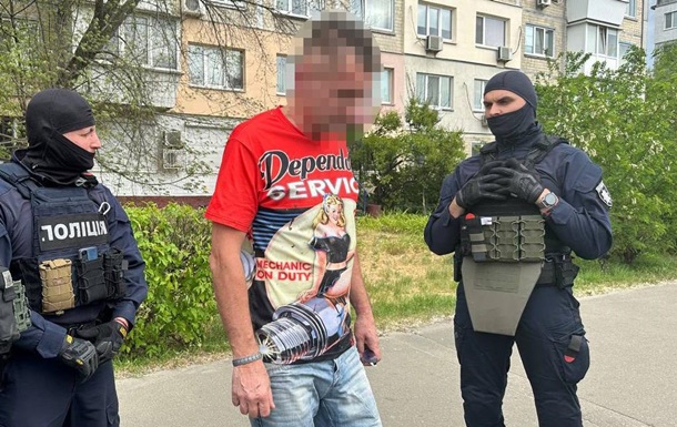 У Києві затримали чоловіка за розбещення школярки