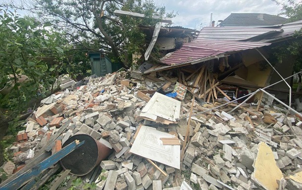An explosion destroyed a house in Bucha, there was a victim