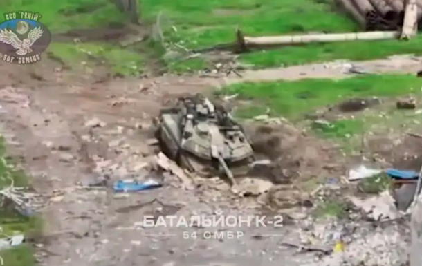 Ukrainian Armed Forces destroyed Russia’s most expensive tank from the air
