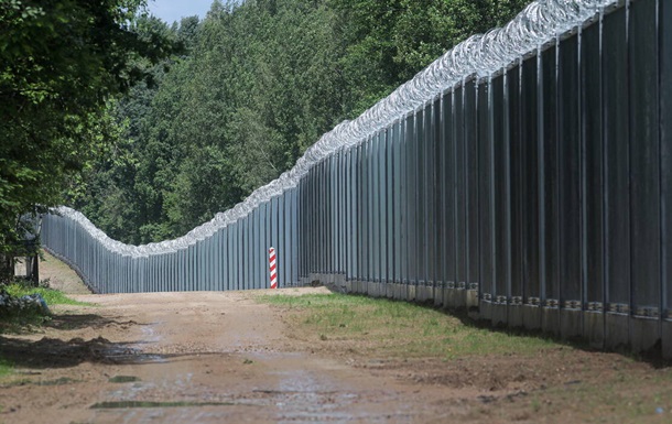 Польща закінчила будівництво електронного бар єра на кордоні з Білоруссю