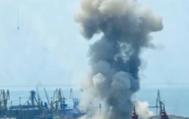 Колаборант повідомив про дев ятьох поранених внаслідок вибухів у Бердянську