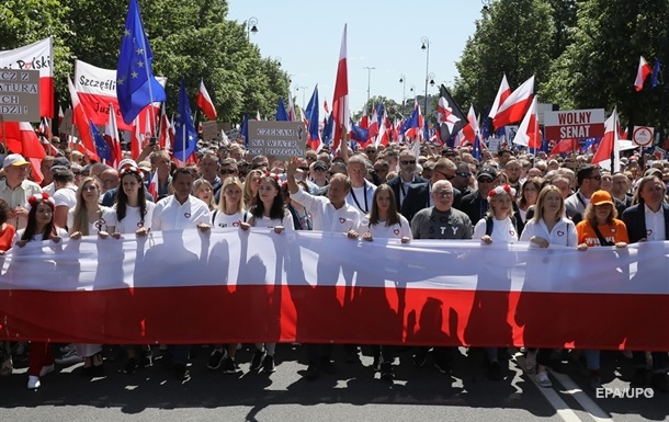 У Варшаві проходить масштабний мітинг польської опозиції