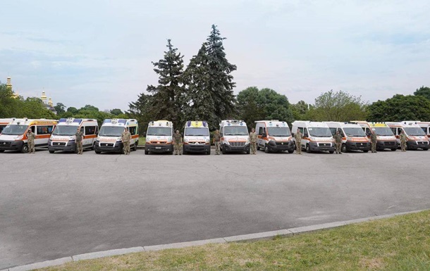 Метінвест передав військовим 30 автомобілів швидкої допомоги
